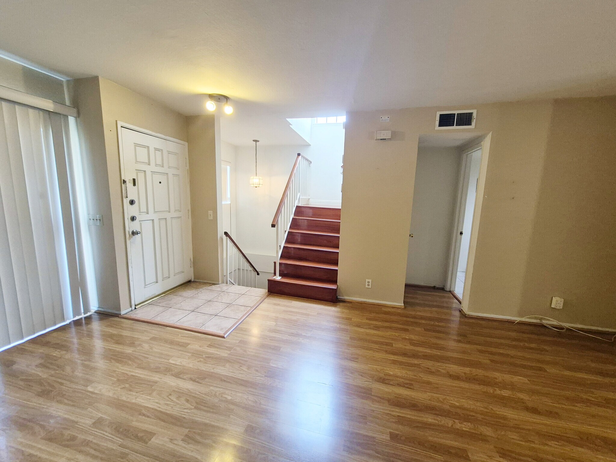 Building Photo - 1836 E Huntington Dr