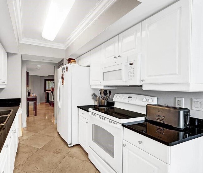 Building Photo - 21055 Yacht Club Dr