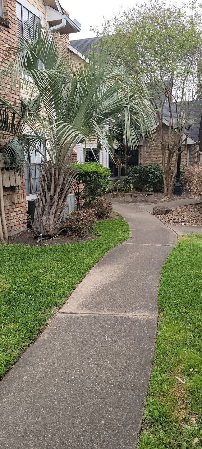 Building Photo - 2300 Old Spanish Trl