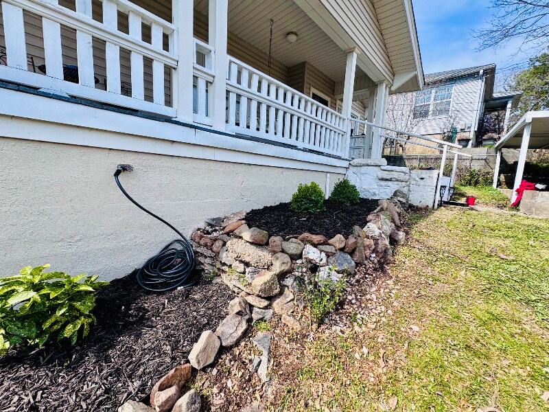 Building Photo - 205 Reid St