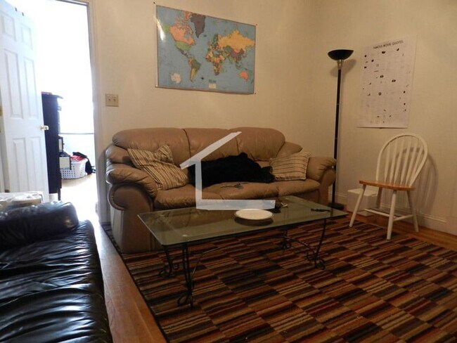 Building Photo - Charming 4 Bedrooms-No Broker Fee