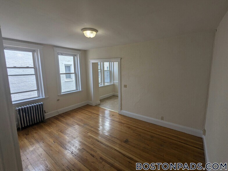 Building Photo - 131 Washington St