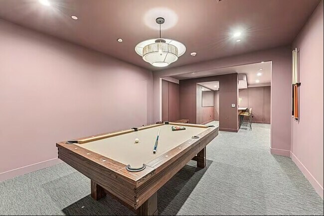 Building Photo - 701 S Hudson Ave