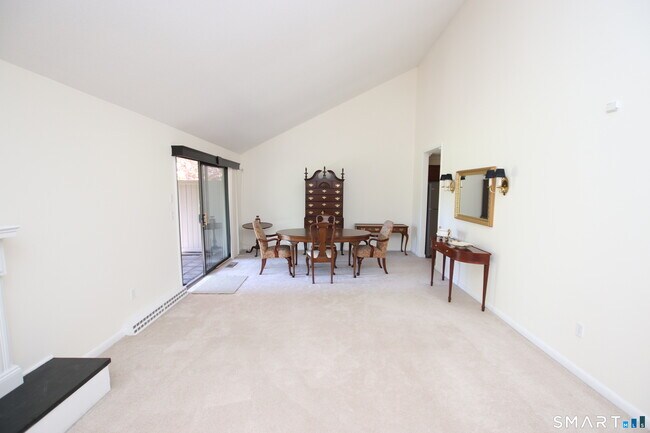 Building Photo - 53 Hollister Way N