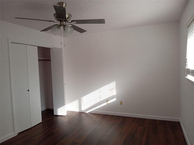 Building Photo - 12900 Hymeadow Dr