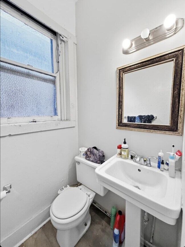 Building Photo - NT - 2342 Stratford