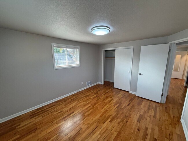 Building Photo - 1330-1334 SW 8th Ave Triplex/crema102-626