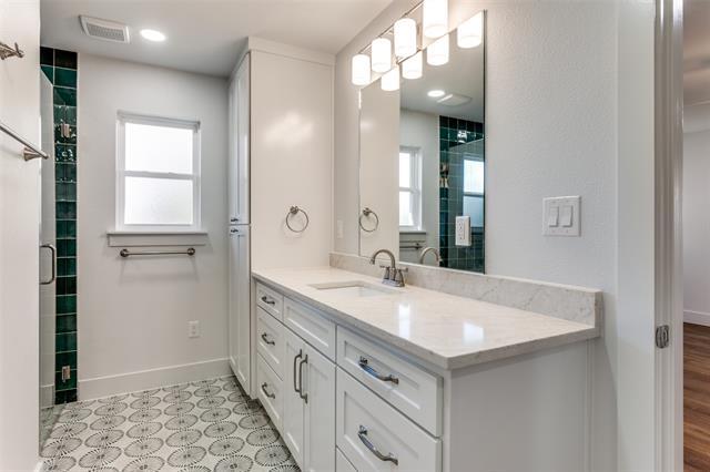 Building Photo - 3233 Sandage Ave