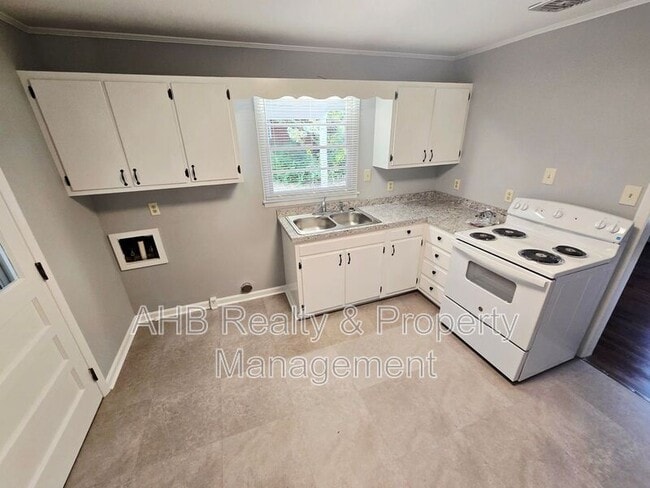 Building Photo - 502 Doggett Dr