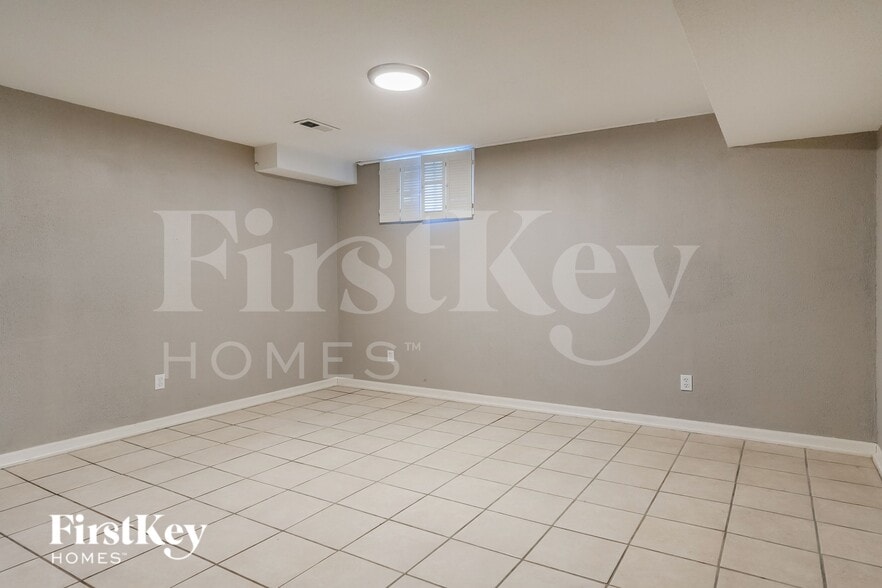 Building Photo - 10040 NW Blum Rd