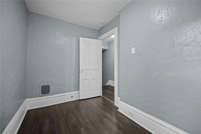 Building Photo - 7807 Kelly St