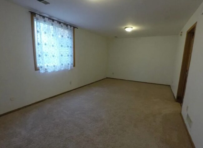 Building Photo - 3526 N Newton Ave