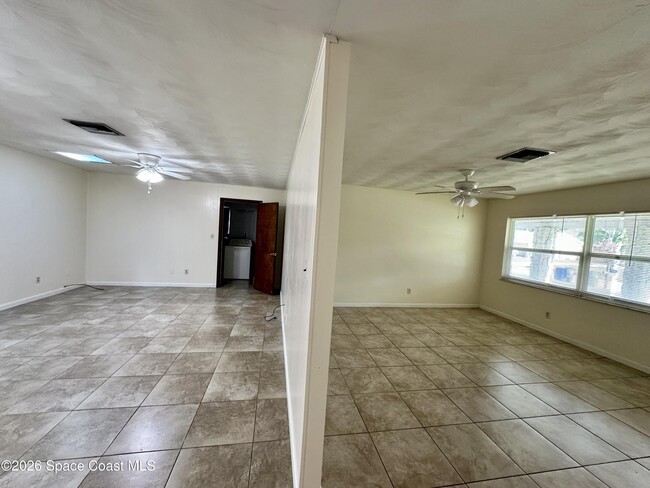 Building Photo - 680 Birchwood Ln