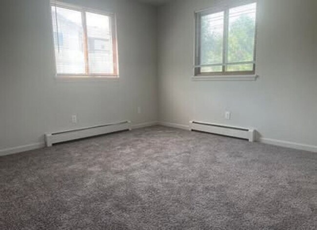 Building Photo - Partially Updated 2 Bedroom Apartment | Wa...