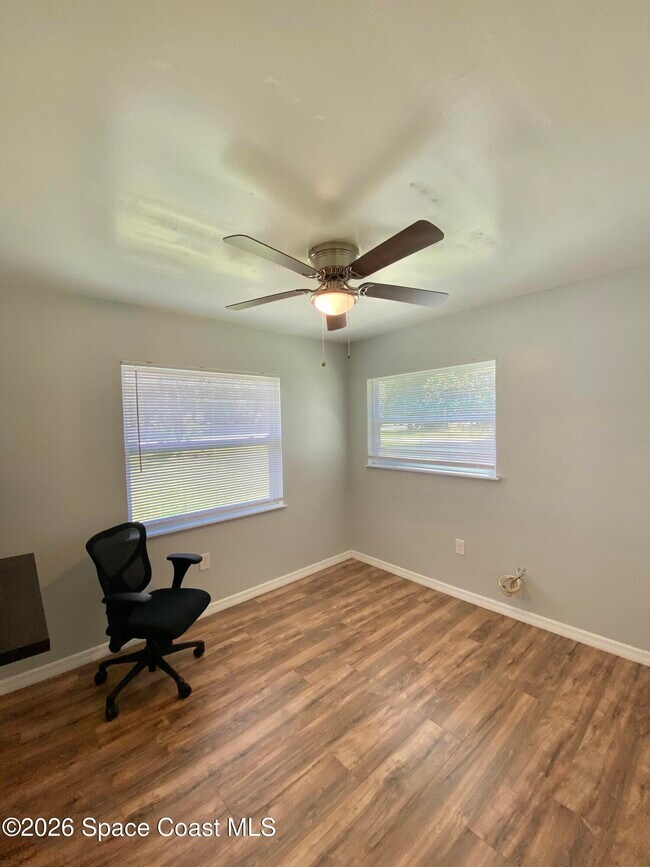 Building Photo - 555 Kings Way