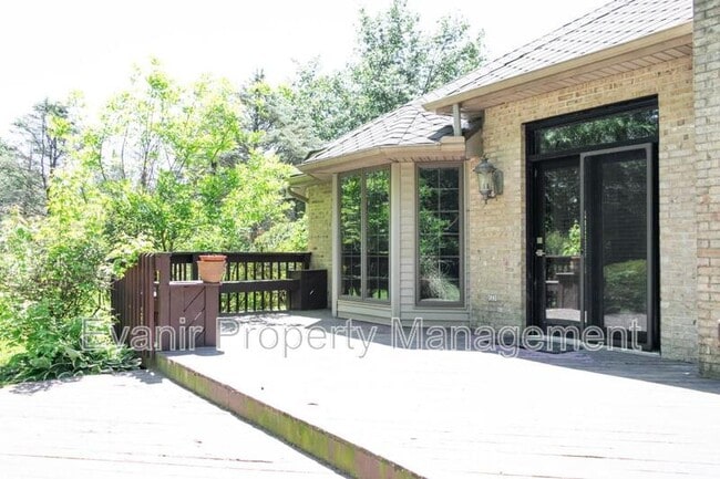 Building Photo - 113 Brittany Ln
