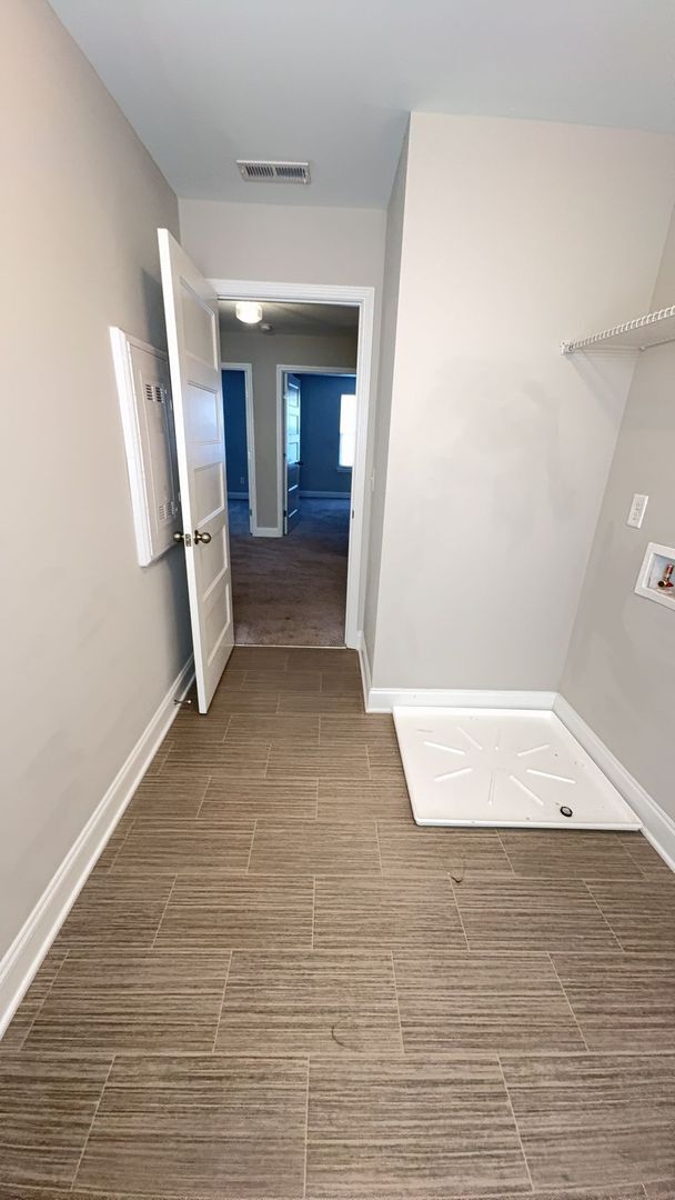 Building Photo - AVAILABLE NOW!! Beautiful 4 bd in Cambridg...