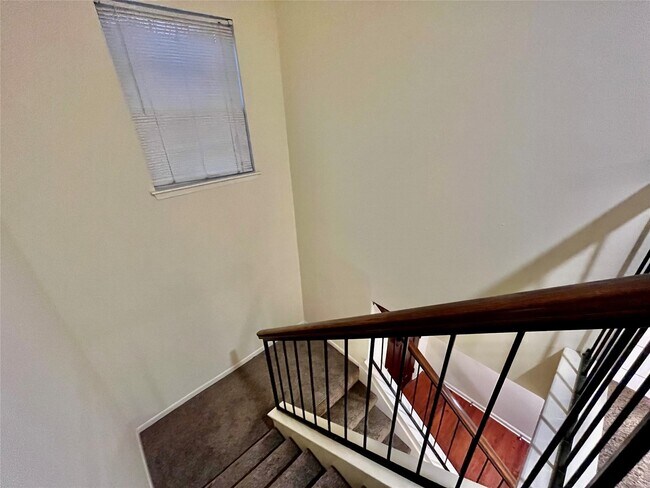 Building Photo - 3038 Sam Houston Dr