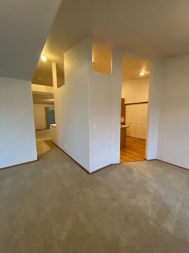 Building Photo - 8807 W Bonnie Ave