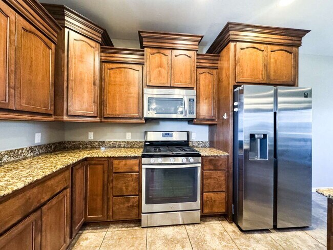 Building Photo - Spacious 4-Bed, 3-Bath Gem with 1804 Sq. F...