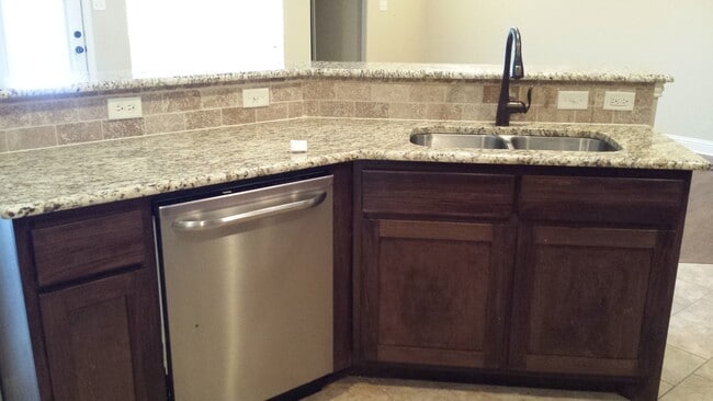 Building Photo - 8830 Kiowa- 2016 Custom Built Home!!!