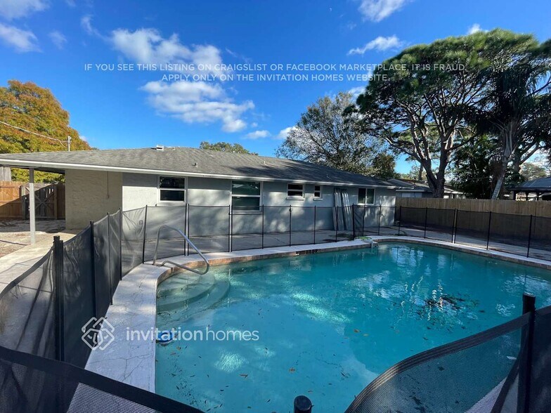 Building Photo - 2834 Linwood Dr