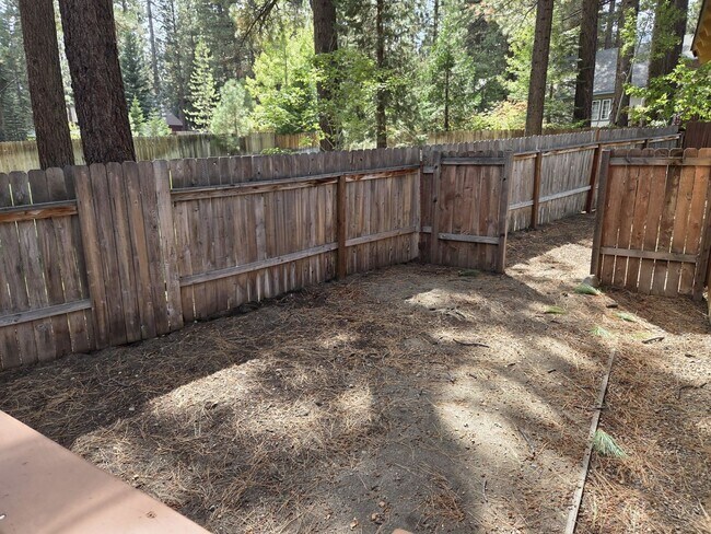 Building Photo - Two bedroom furnished home in a quiet area