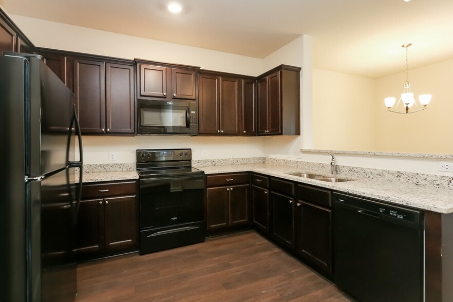 Building Photo - 14343 Shady Br Trl