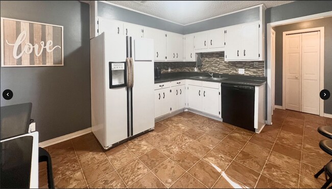 Building Photo - 308 Holly Cove