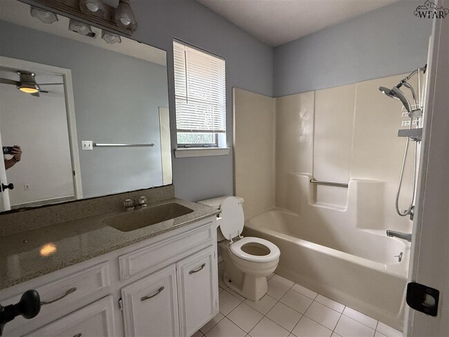 Building Photo - 5307 Hooper Dr