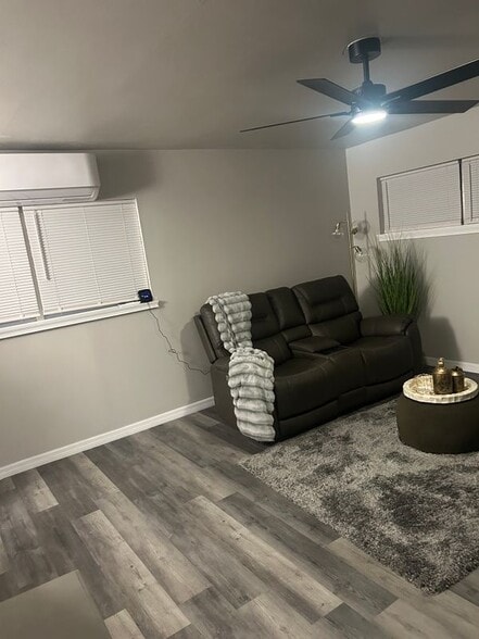 Building Photo - 1601 SE 12 Pl