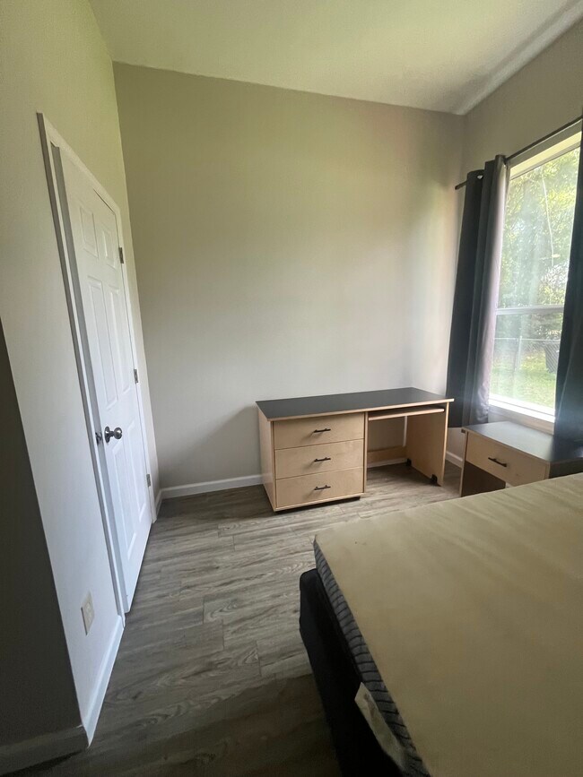 Building Photo - 206 Ridge Rd