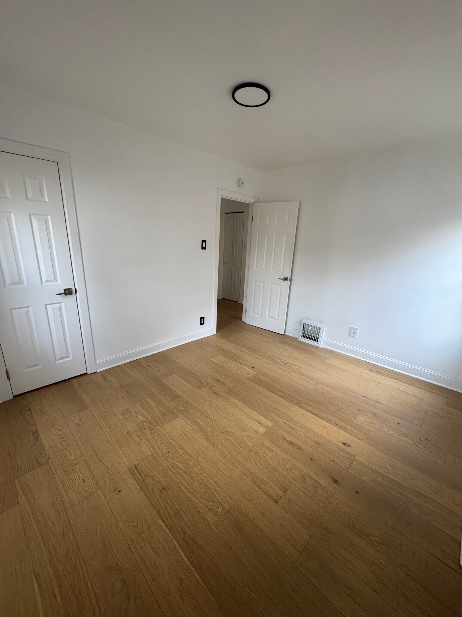 Building Photo - 15318 Murray Hill St