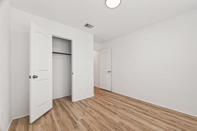 Building Photo - 21522 Violet Rdg Rd