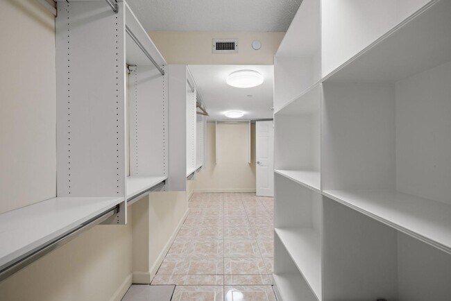 Building Photo - 3301 Bayshore Blvd