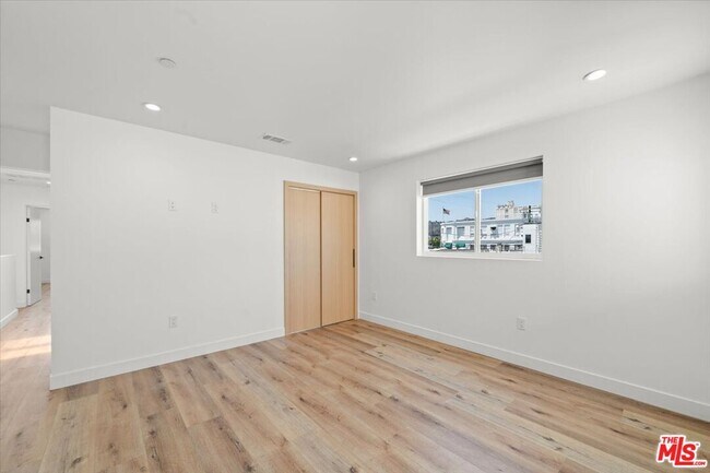 Building Photo - 839 N McCadden Pl