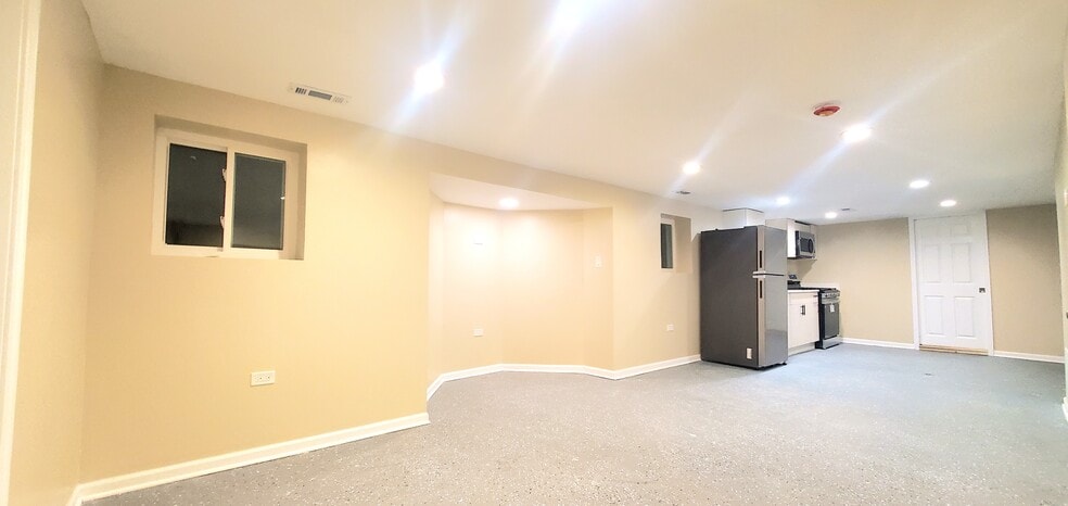 Building Photo - 3658 W Cortland St