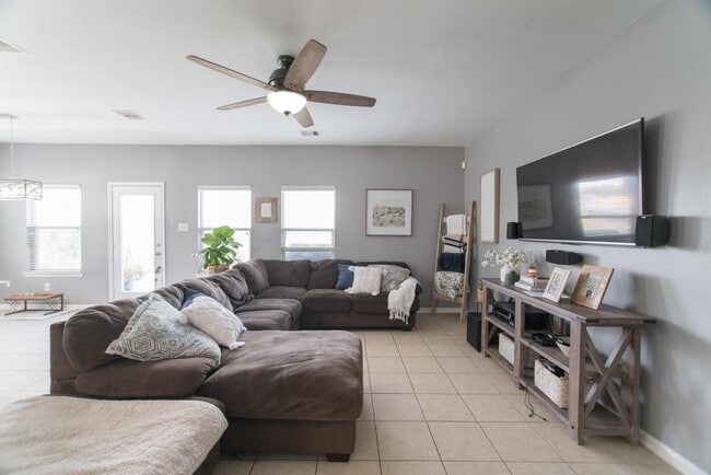 Building Photo - 2823 Sage Bluff Ave