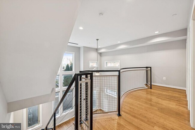 Building Photo - 241 R St NE