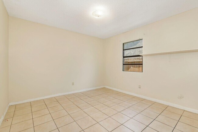 Building Photo - 5003 Garden Ave