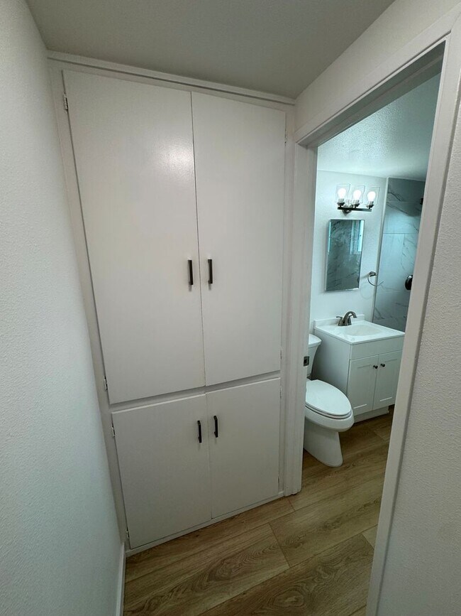 Building Photo - 1145-1149 Montauk Lane