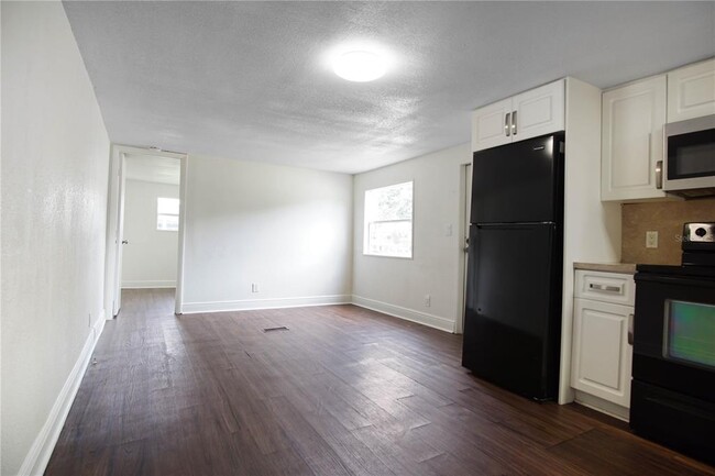 Building Photo - 26 Forest Dr