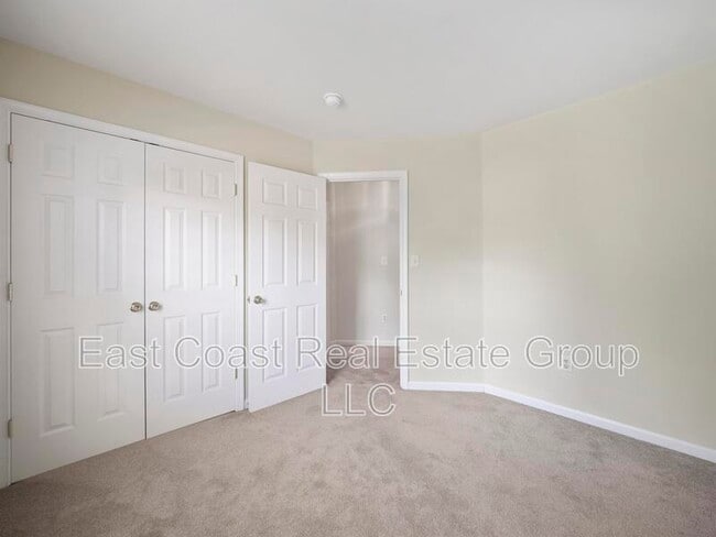 Building Photo - 125 Amelia Dr