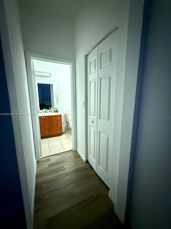 Building Photo - 8999 NW 107 Ct