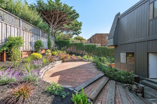 Building Photo - 15 Linda Vista Ave