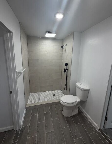 Building Photo - 909 W Milton St