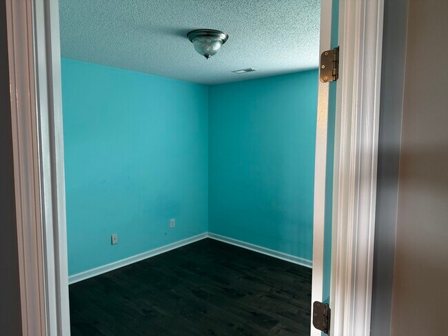 Building Photo - 806 Galloway Dr