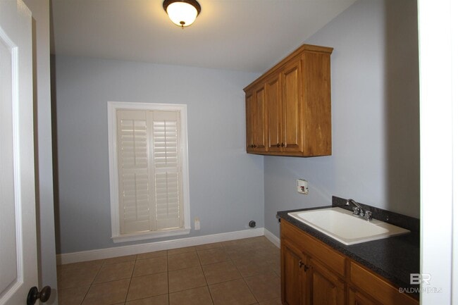 Building Photo - 9948 Sommerset Dr