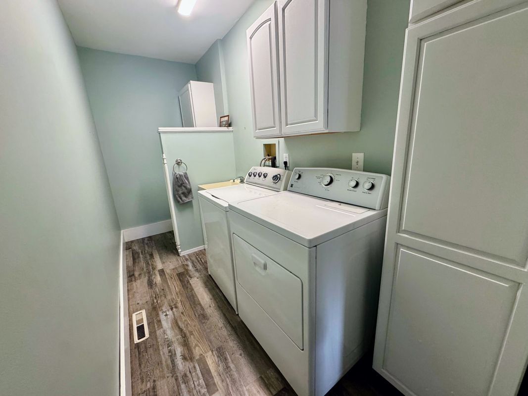 Building Photo - 1937 Spencer Hill Rd