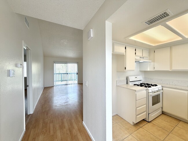 Building Photo - 2660 Twain Dr